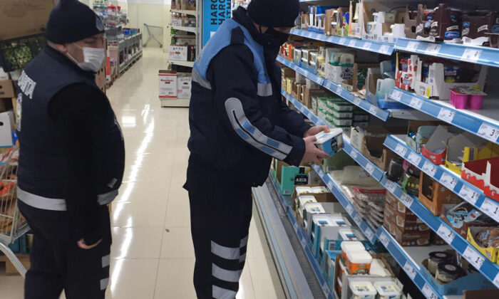 ZABITA EKİPLERİ MARKETLERİ DENETLEDİ