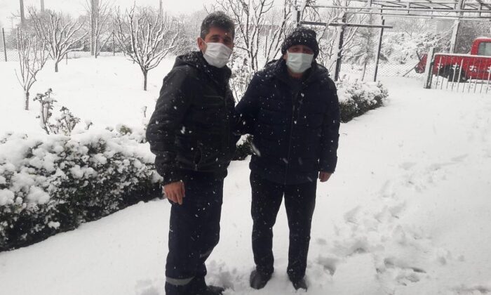 KADIKÖY’DE EKİPLER VATANDAŞIN YARDIMINA KOŞTU