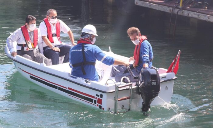 İLK KOMPOZİT TEKNE DENİZE İNDİRİLDİ