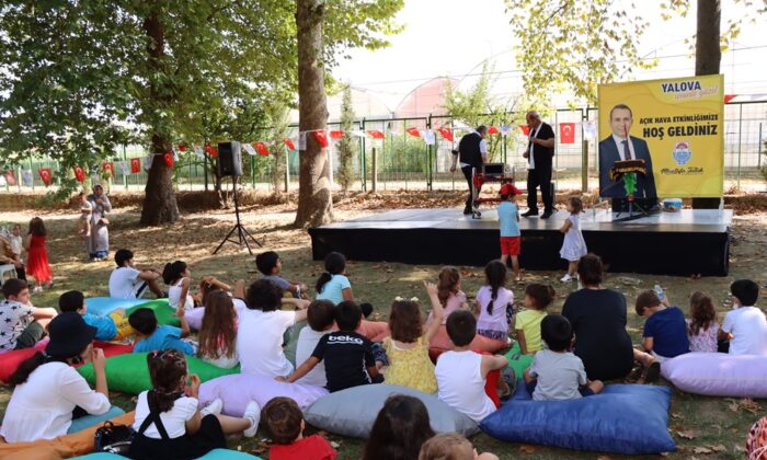 İLLÜZYON GÖSTERİSİNE ÇOCUKLARDAN YOĞUN İLGİ