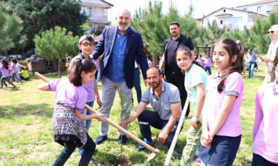 ÖĞRENCİLER FİDANLARLA GELECEĞE NEFES VERDİ