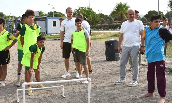 ÇOCUKLAR ALTINOVA’DA GÖNÜLLERİNCE EĞLENDİ