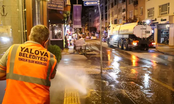 YALOVA CADDELERİNDE GENEL TEMİZLİK