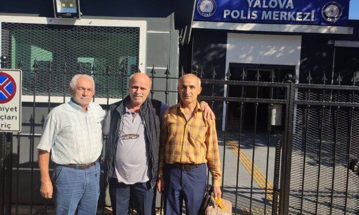 7 BİN DOLAR BULDULAR EMNİYETE TESLİM ETTİLER