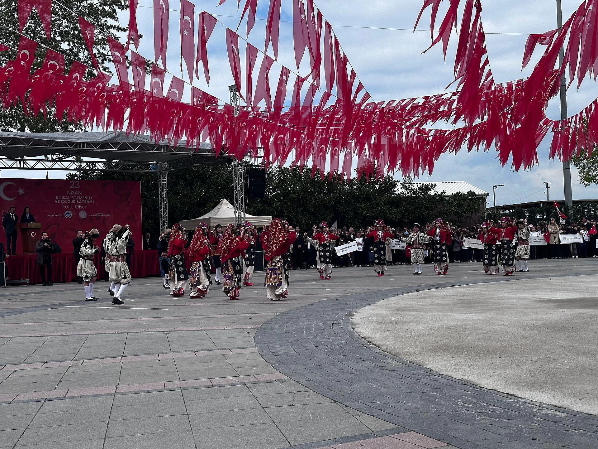 23 NİSAN COŞKUSU