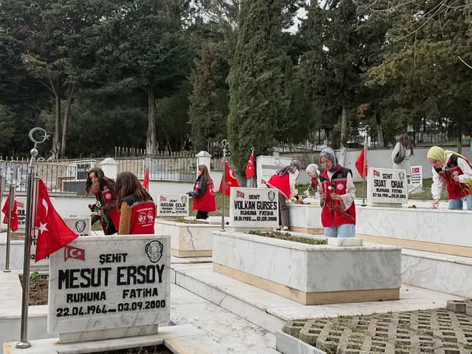 ŞEHİTLİKLER BAKIMA ALINDI