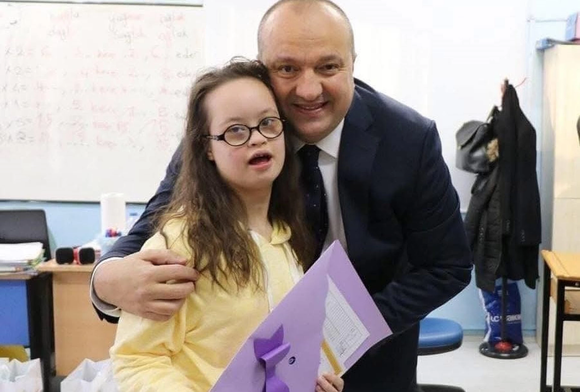 ÇINARCIK'TA KÜÇÜK BEDENLERE KÜÇÜK HEDİYE