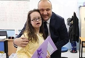ÇINARCIK'TA KÜÇÜK BEDENLERE KÜÇÜK HEDİYE