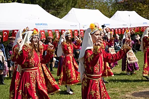SUBAŞI'NDA RENK CÜMBÜŞÜ