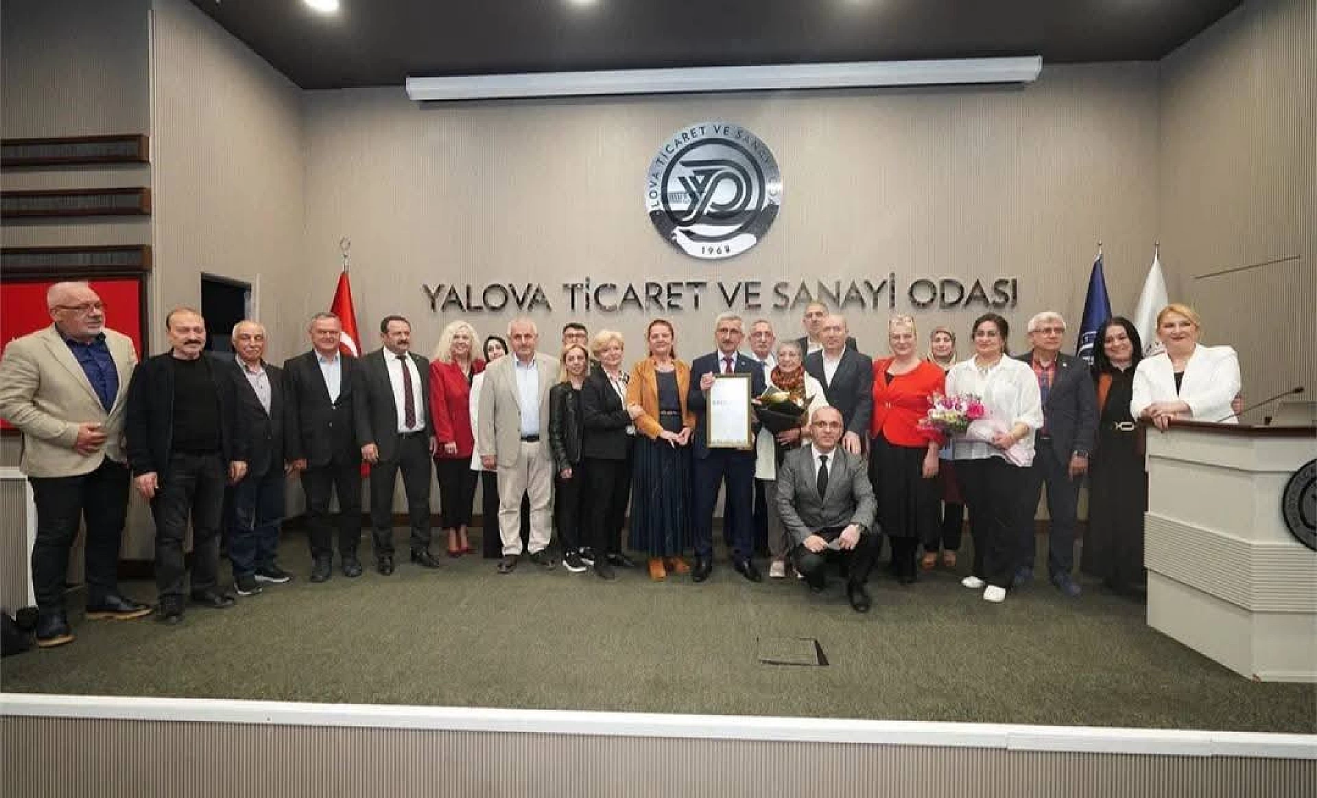 YILIN ANNESİ; LALE DONDURMACI