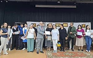 ÖĞRENCİLER SAHNEDE HÜNERLERİNİ SERGİLEDİ