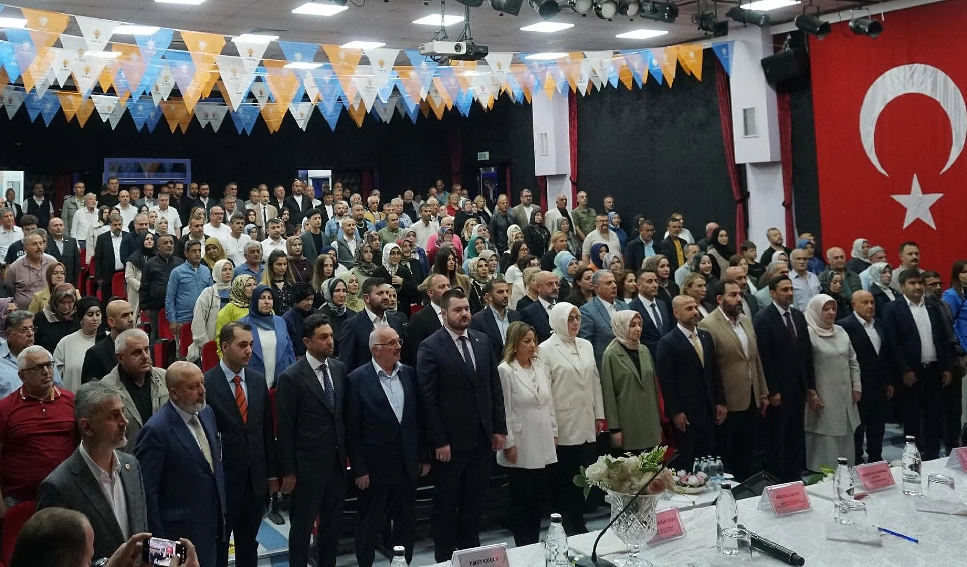AK PARTİ'DEN SAHADAYIZ MESAJI