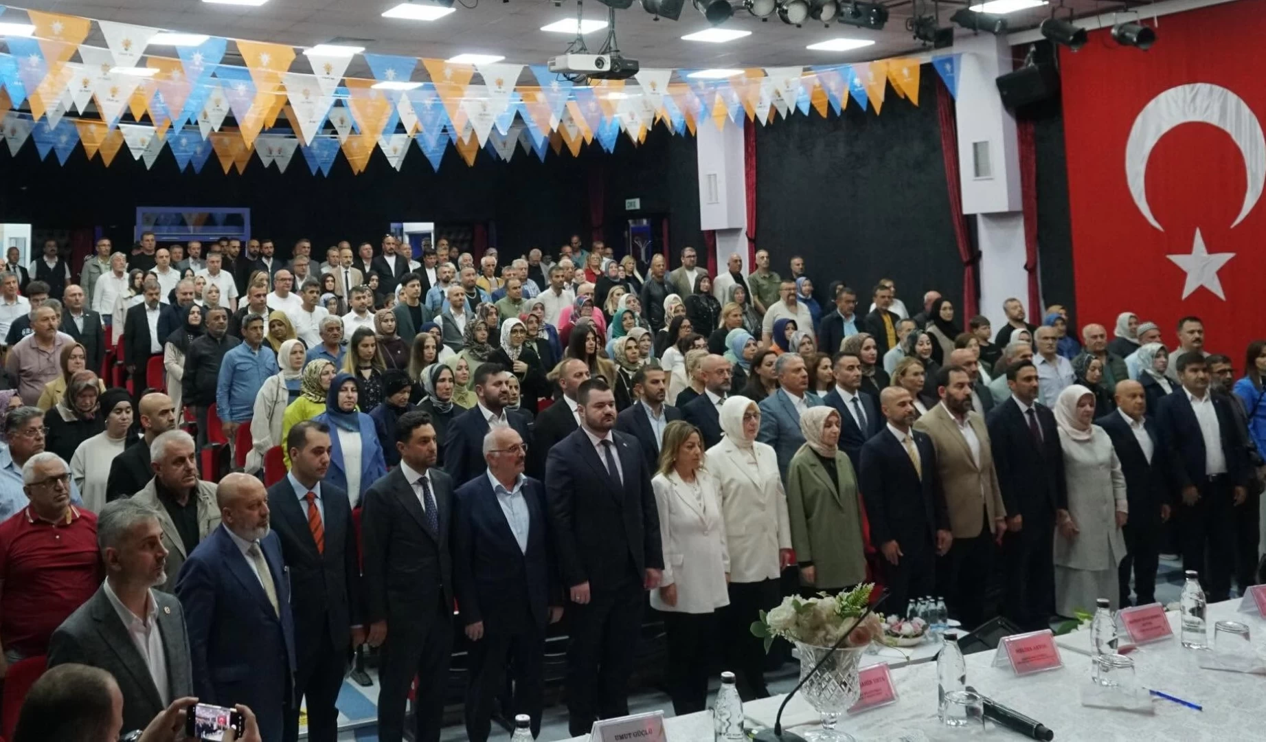 AK PARTİ'DEN SAHADAYIZ MESAJI