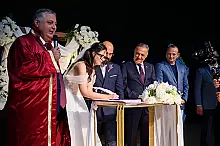 MUTLULUĞA YÜRÜDÜLER