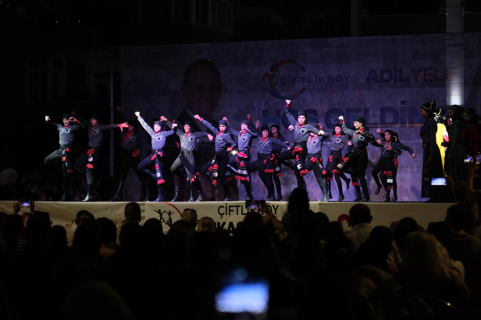 ÇİFTLİKKÖY'DE RENKLİ KAFKAS GECESİ