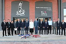 BAKAN IŞIKHAN YALOVA OSB’DE İŞ DÜNYASIYLA BULUŞTU