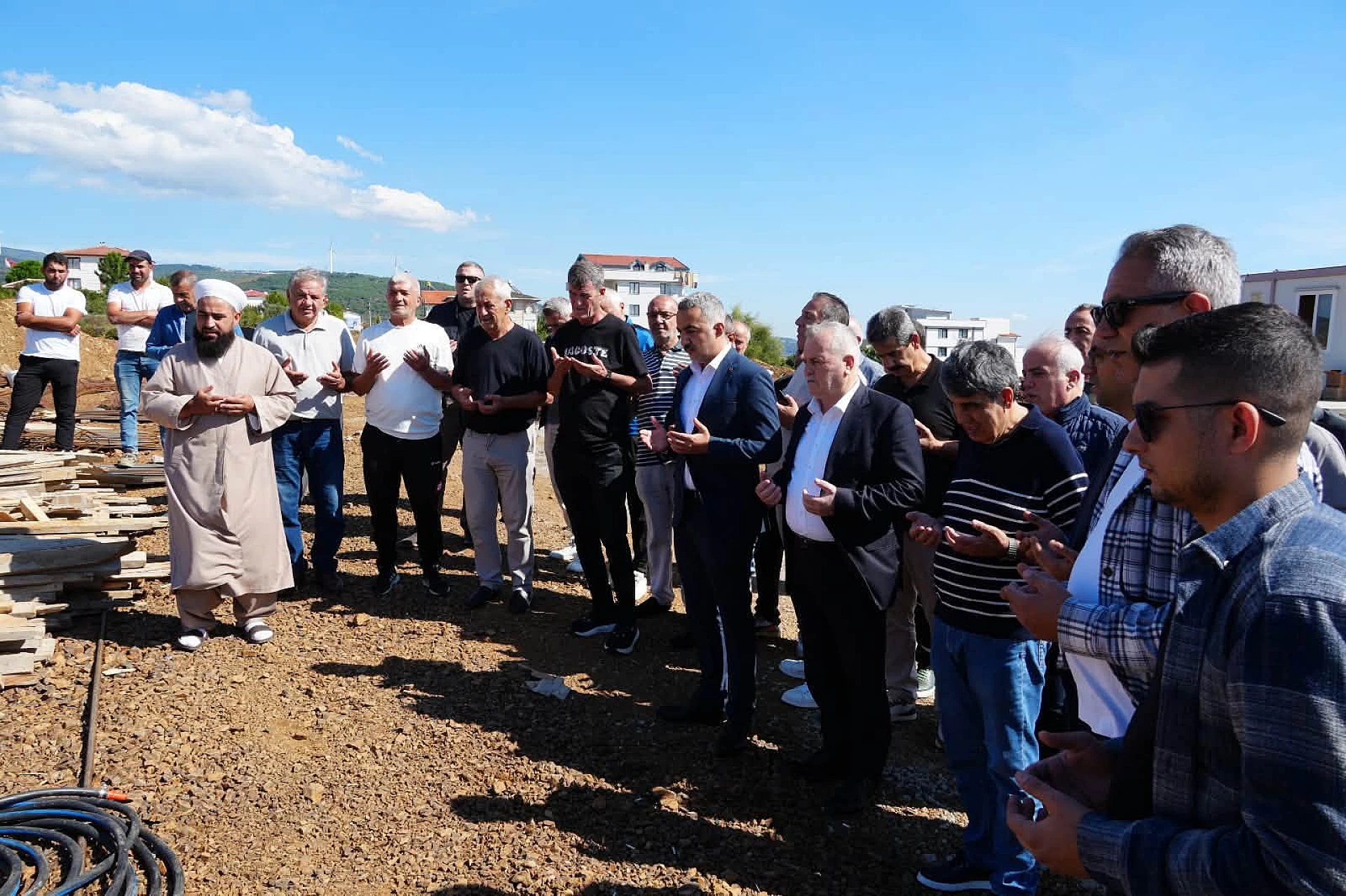 HAYIRSEVERDEN ARMUTLU'YA OKUL