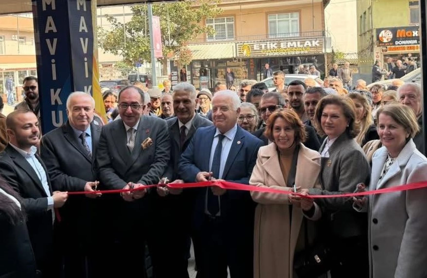 ALTINOVA'DA CHP TEŞKİLATI YENİ YERİNDE