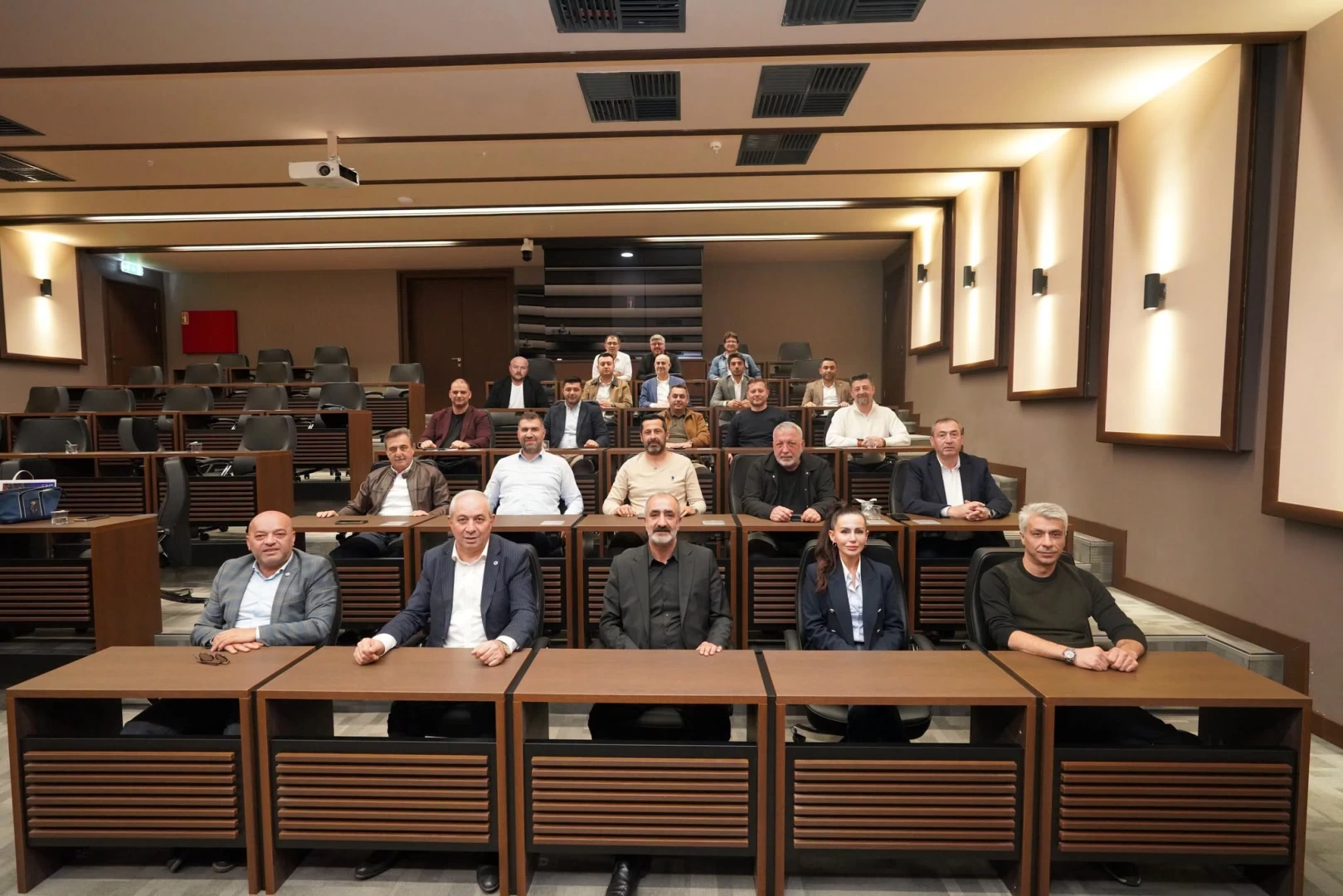 BEYAZ LİSTELERDEN DEMİRYÜREK'E TAM DESTEK