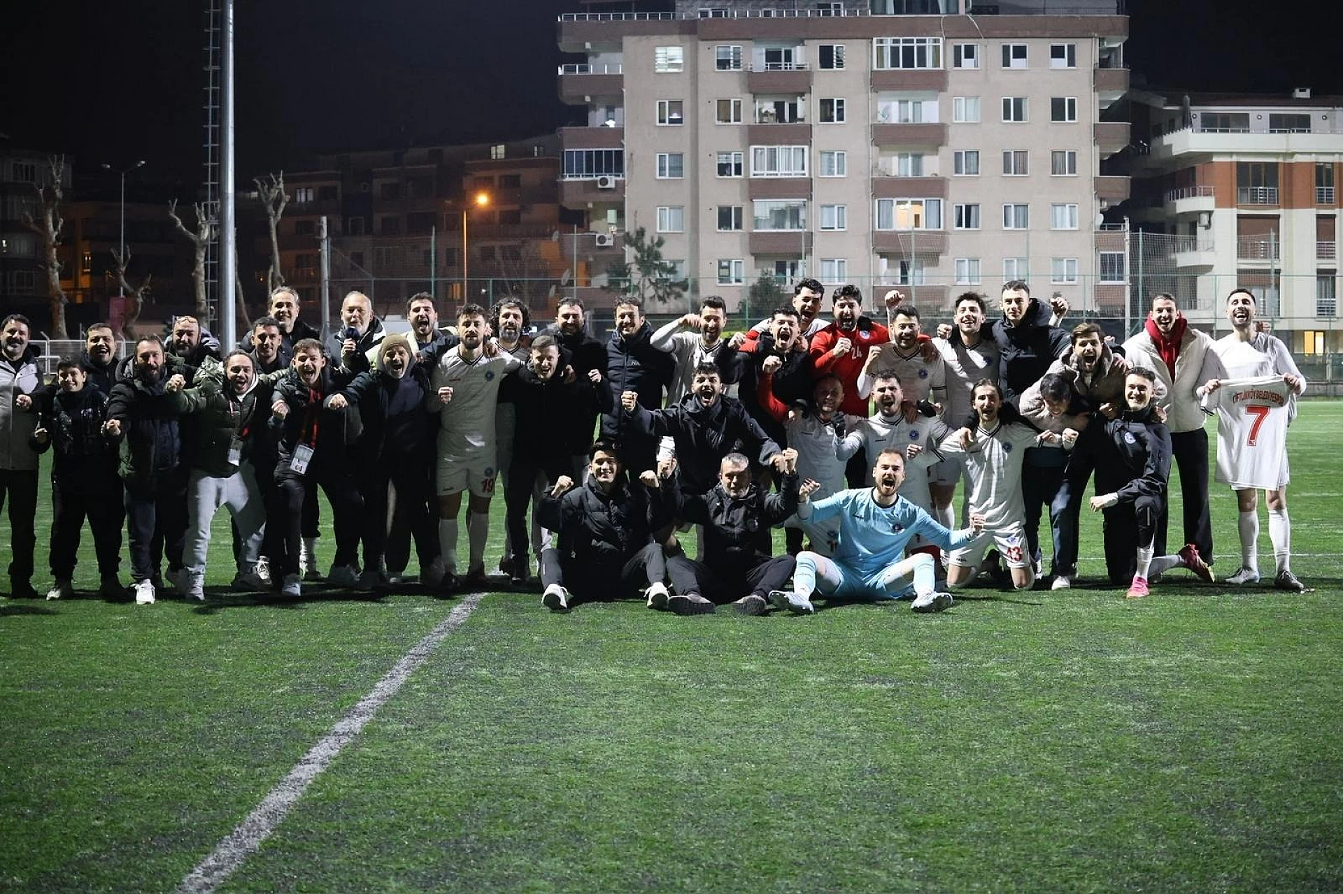 SÜPER AMATÖRDE ŞAMPİYON ÇİFTLİKKÖY BELEDİYESPOR