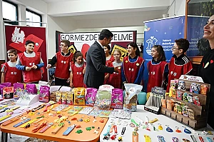 ÖĞRENCİLERDEN MAMA KUMBARASI