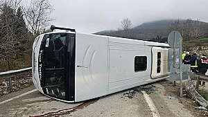 BURSA YOLUNDA ARAÇ DEVRİLDİ: 1 ÖLÜ