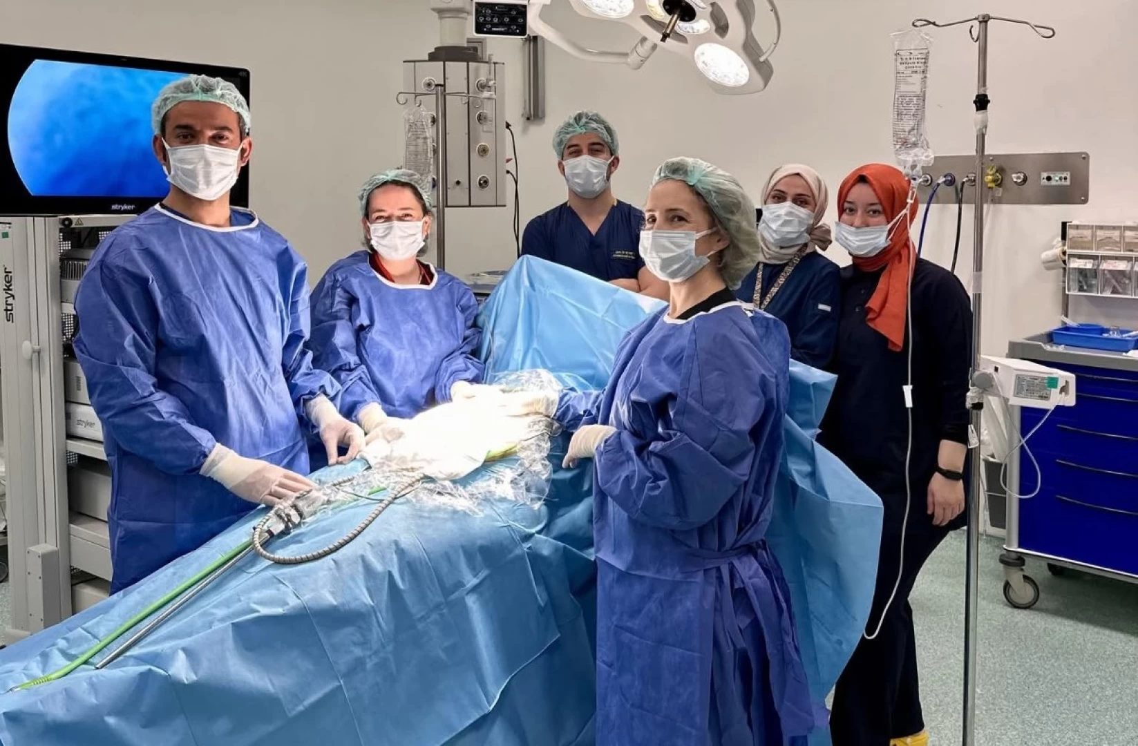 KAPALI SAFRA KESESİ AMELİYATI İLK DEFA YAPILDI