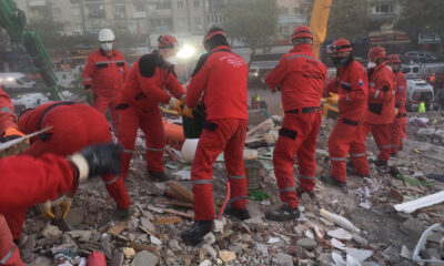 K77, İZMİR’DE CANLA BAŞLA MÜCADELE EDİYOR