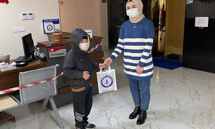 TAVŞANLI BELEDİYESİNDEN ÖĞRENCİLERE TABLET DESTEĞİ