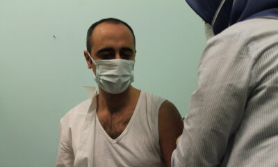 İLK AŞI DR. EMRAH ERAY’A YAPILDI