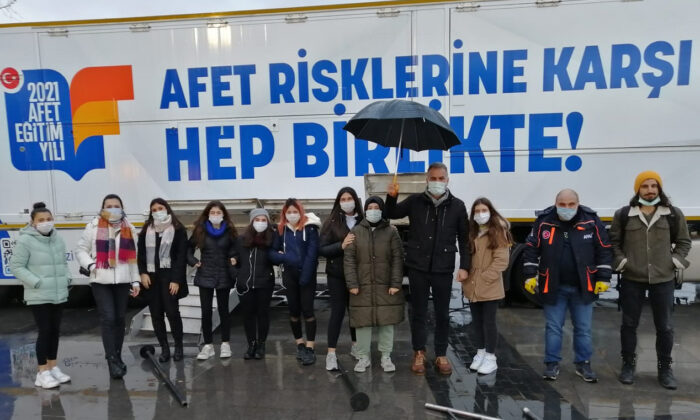 KORUMA ALTINDAKİ ÇOCUKLAR AFAD SİMÜLASYON TIRINI GEZDİ