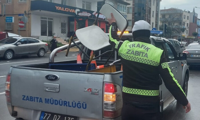 BELEDİYE EKİPLERİ KALDIRIM İŞGALLERİNE GEÇİT VERMİYOR