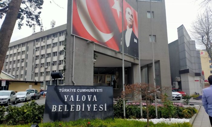 ZİMMET DAVASINDA 1 TAHLİYE