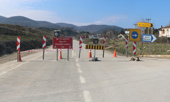 NATO YOLU TRAFİĞE KAPATILDI
