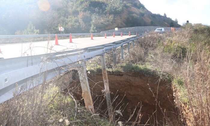 NATO YOLUNDA ÇÖKEN KISMA MÜDAHALE EDİLİYOR