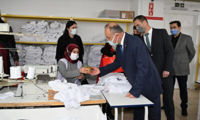 VALİ EROL, ÇALIŞAN KADINLARA HEDİYE TAKDİM ETTİ