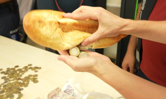 PARALAR EKMEK ARASINDAN ÇIKTI