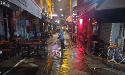 DEZENFEKTANLI SULARLA YIKANDI