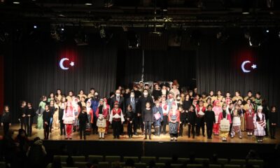 ‘BİLGİNİN IŞIĞINDA ANADOLU’ OYUNU SAHNELENDİ