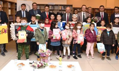 KÜTÜPHANEDE COŞKULU KUTLAMA