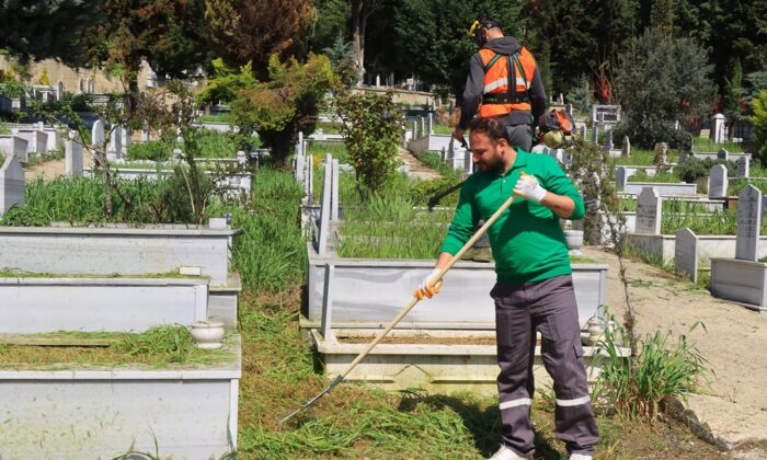 MEZARLIKLARDA RAMAZAN TEMİZLİĞİ