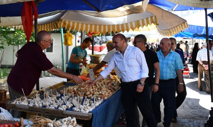 BAŞKAN ORAL, PAZAR ESNAFIYLA BULUŞTU