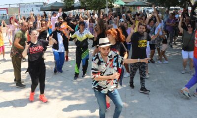 SOKAK HAYVANLARINA DANSLA DİKKAT ÇEKTİLER